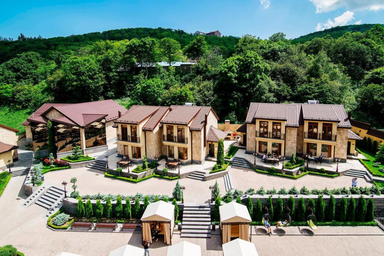 элегант Отель 4*